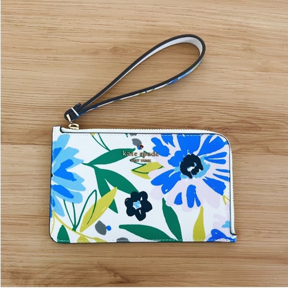Kate Spade Lucy Spade Flower Floral
Small L-zip Wristlet # KK935